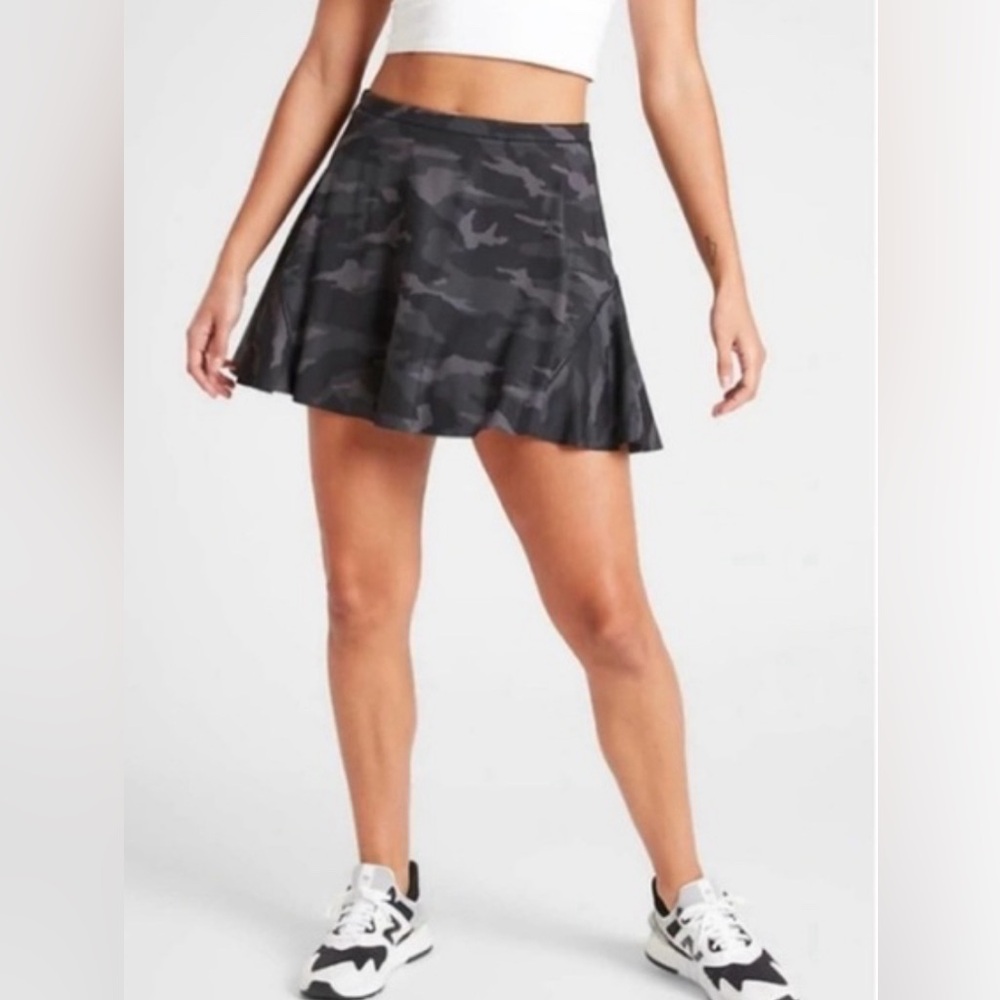 Athleta Match Point Printed Athleisure Pickleball Golf Skort in Black Camo M